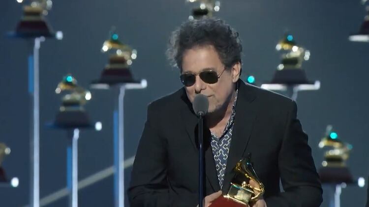 Andrés Calamaro, con cuatro nominaciones, ya consiguió dos reconocimientos al ganar como Mejor Álbum Pop/Rock y Mejor Canción de Rock por Cargar la suerte y Verdades afiladas, respectivamente.