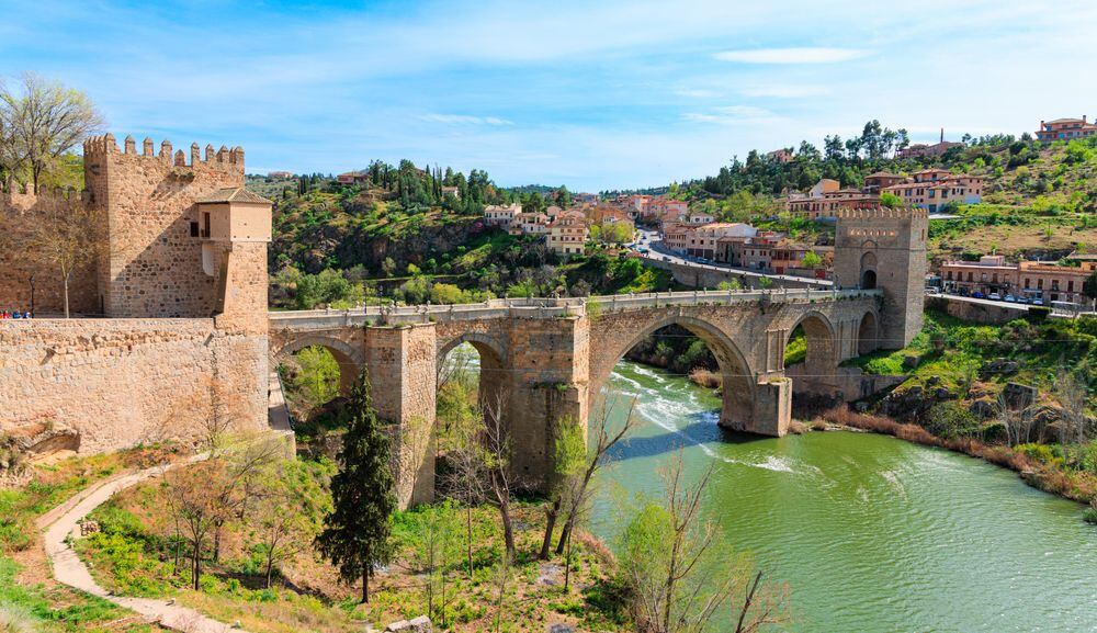 El puente romano de Alcántara, en Cáceres (Shutterstock).