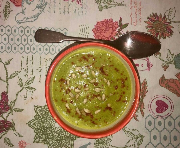 Sopa de brócoli y arvejas