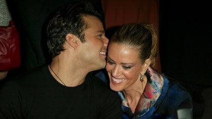 Ricky Martin y Rebecca de Alba en una fotografía del año 2004, en Nueva York (Foto: Matt Baron/BEI/Shutterstock)

