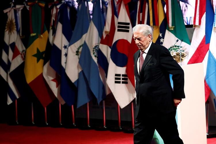 El escritor peruano Mario Vargas Llosa, tras su discurso en la sesión inaugural (EFE/Mariscal)
