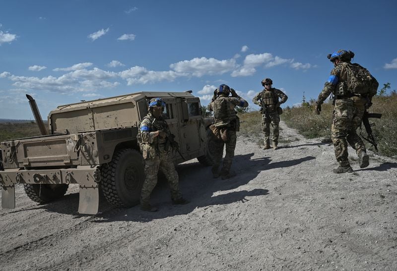 FOTO DE ARCHIVO: Militares de la 3ª Brigada de Asalto Separada de Ucrania se preparan para llevar a cabo una misión de reconocimiento, en medio del ataque de Rusia a Ucrania (REUTERS)