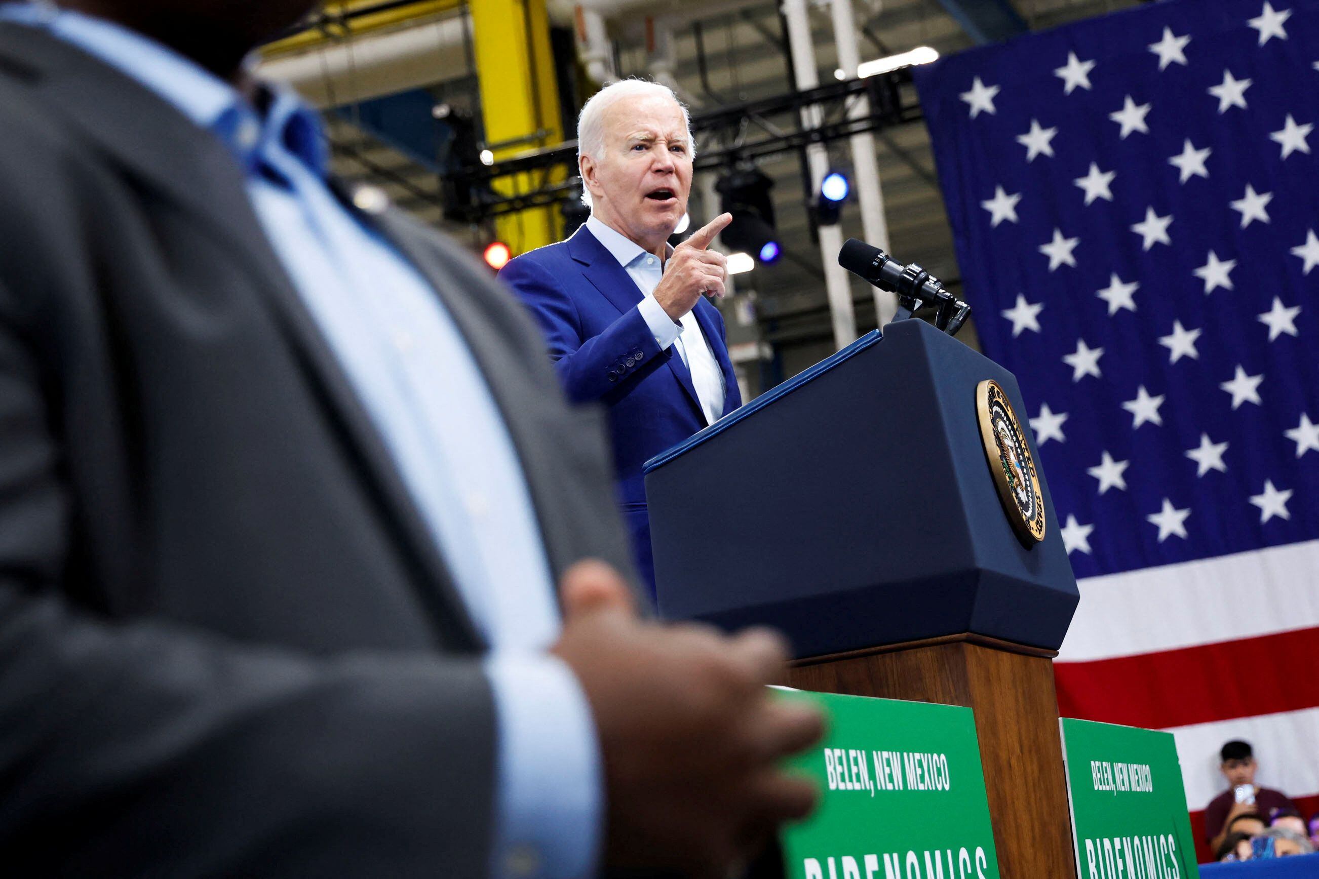 Joe Biden, que se encuentra esta semana de visita a Nuevo México y Utah, firmó una orden ejecutiva para evitar inversiones estadounidenses en tecnología sensible militarmente en china. REUTERS/Jonathan Ernst