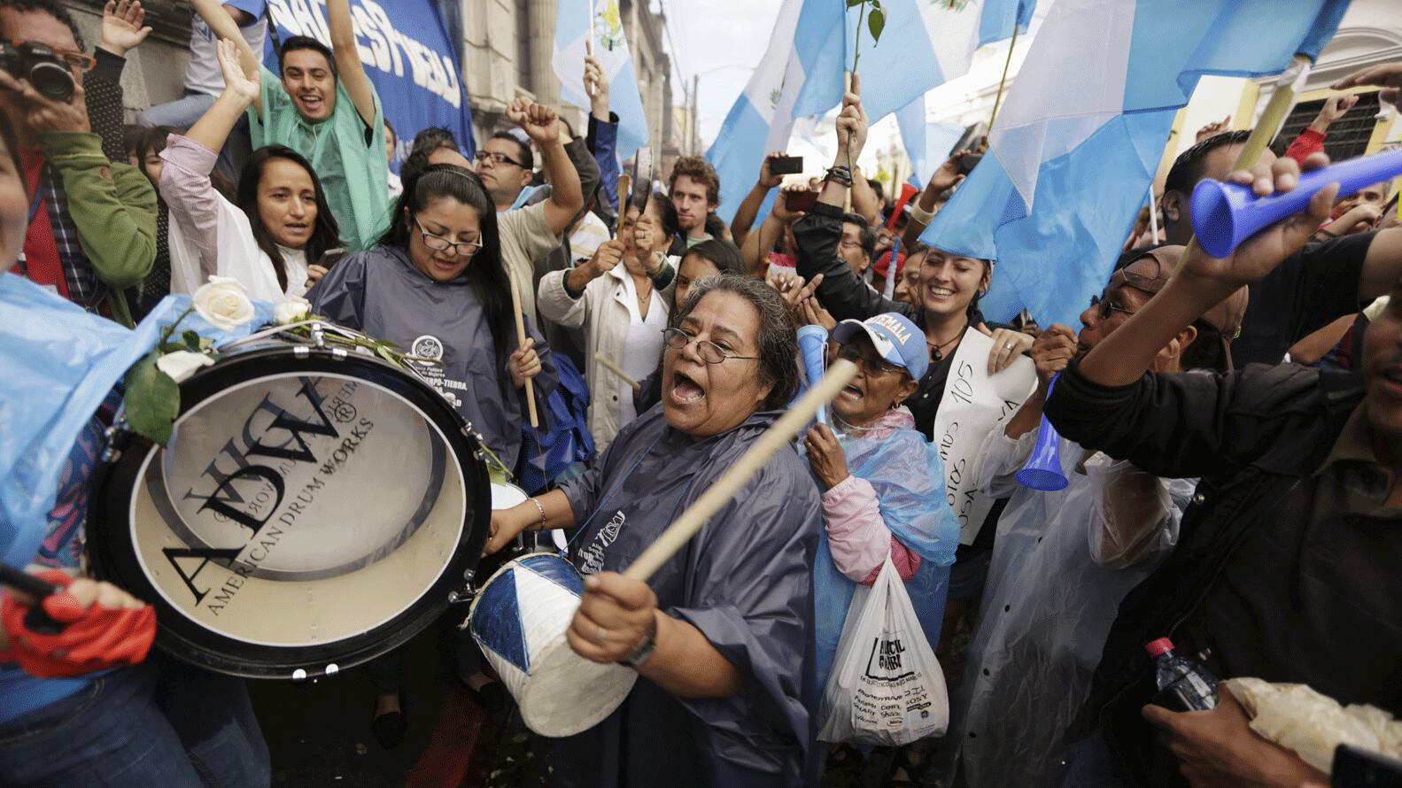 Protestas frente al Congreso antes de la quita de inmunidad a Pérez Molina Reuters 163