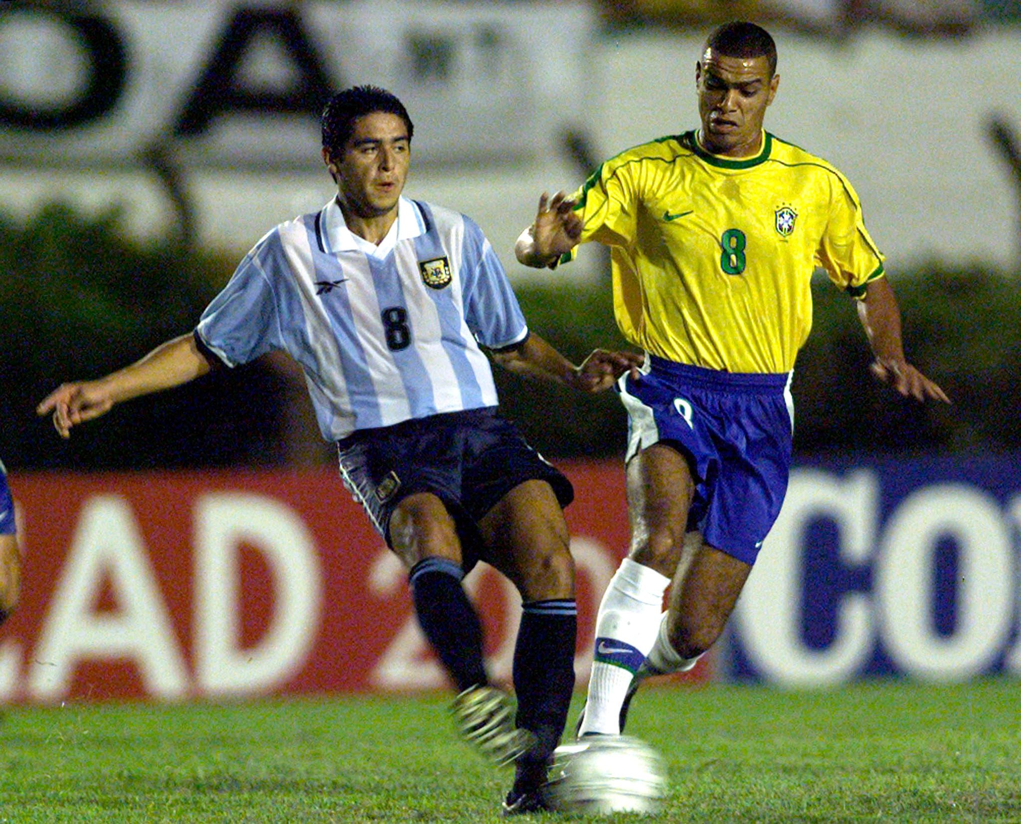 Juan Román Riquelme contra Brasil, en su último partido en el preolímpico Sub 23 del 2000 (Reuters)