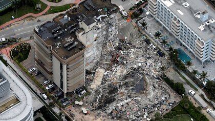 Residential building collapse in South Florida