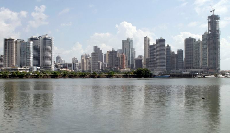 Ávila tomó a Panamá como modelo para la banca argentina, tiene la mitad de las entidades de origen extranjero (Reuters)
