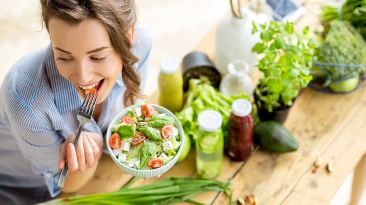 Saber qué comer, cómo y cuándo, trasciende la búsqueda de estar delgado (Shutterstock)
