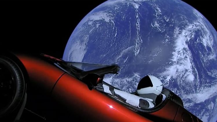 El deportivo Tesla de Musk está en órbita hacia Marte