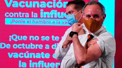 Hugo López-Gatell es vacunado contra la influenza (Foto: Cuartoscuro)