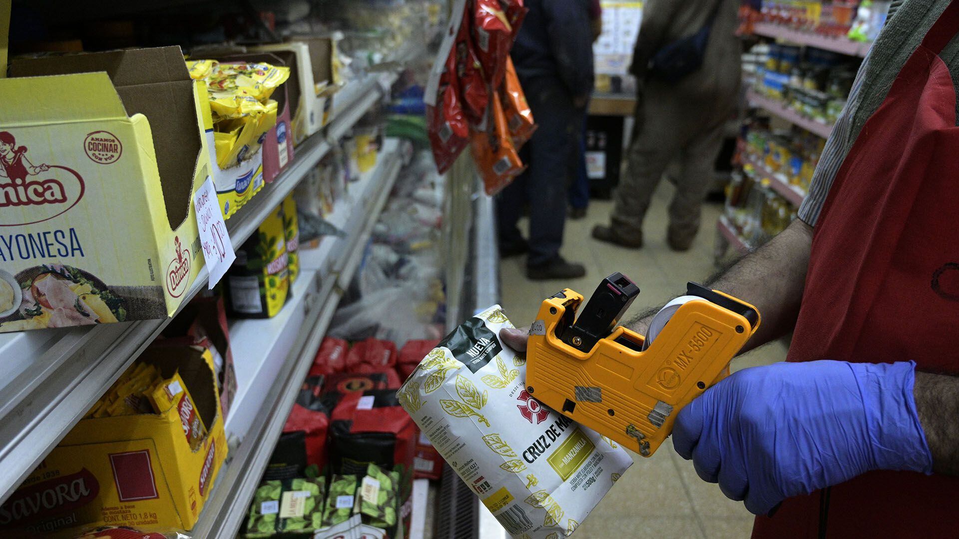Los precios de los alimentos marcaron las diferencias entre el GBA y el resto del país. AFP