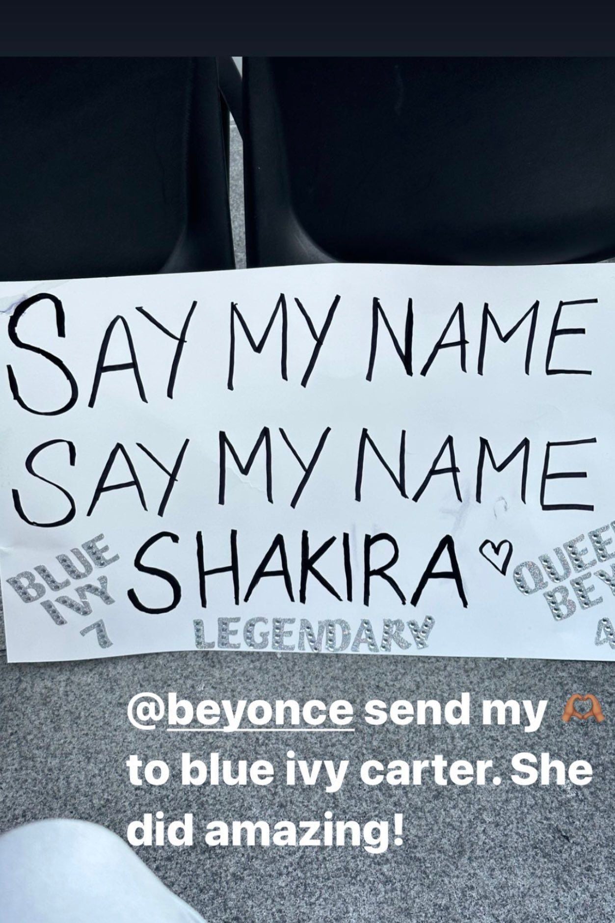 El cartel que llevó Shakira al concierto de Beyoncé (Instagram)