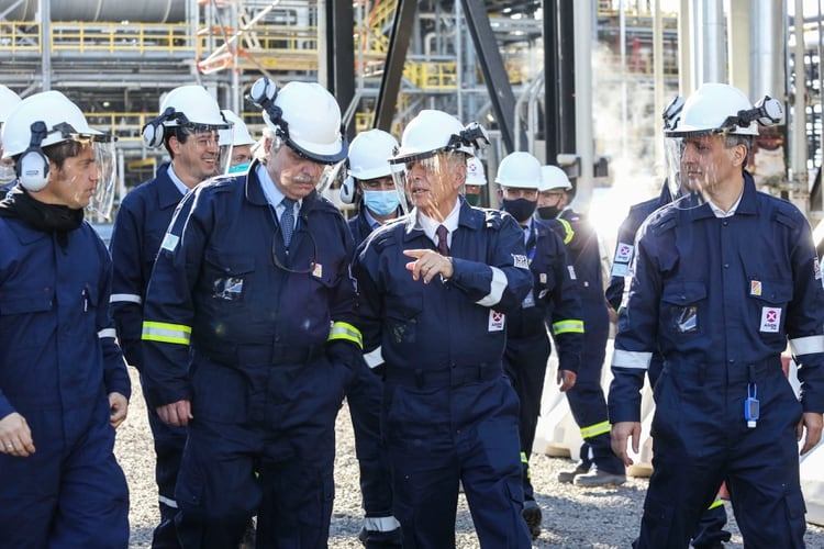 El Jefe de Estado fue recibido por el presidente de Pan American Energy, Alejandro Bulgheroni, y el CEO de la empresa, Marcos Bulgheroni