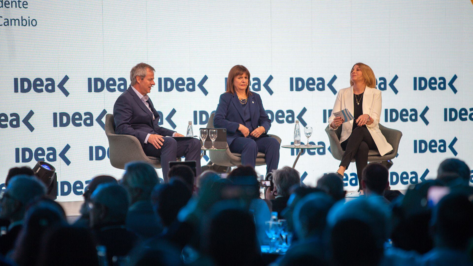 La candidata a presidenta de Juntos por el Cambio, Patricia Bullrich, disertó ante el auditorio de empresarios y dirigentes en el Coloquio de IDEA (Christian Heit)