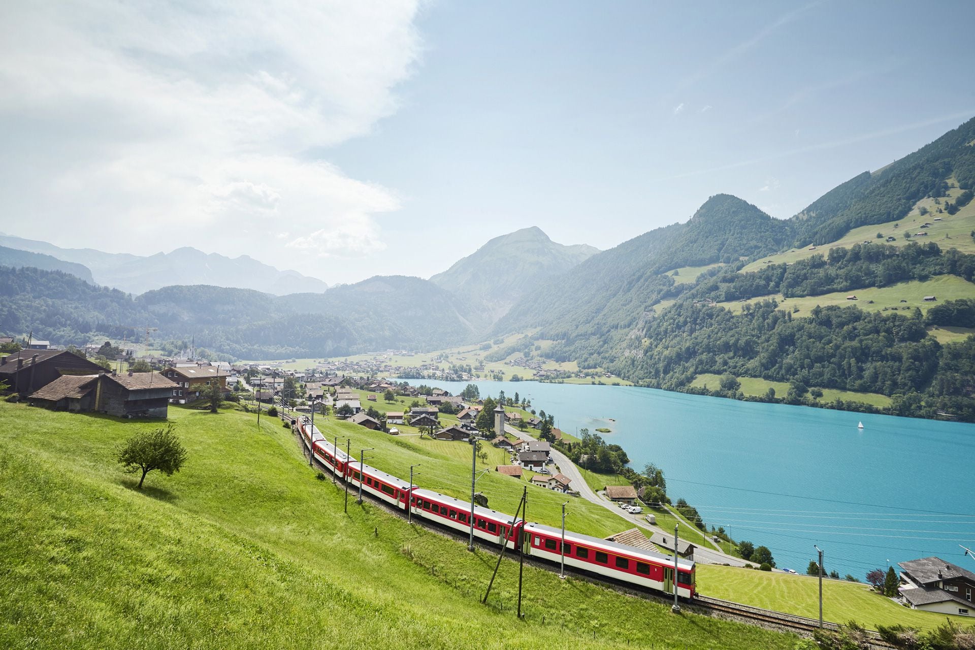 Suiza ofrece mucho para conocer, más allá de su tradicional temporada de esquí (Getty)