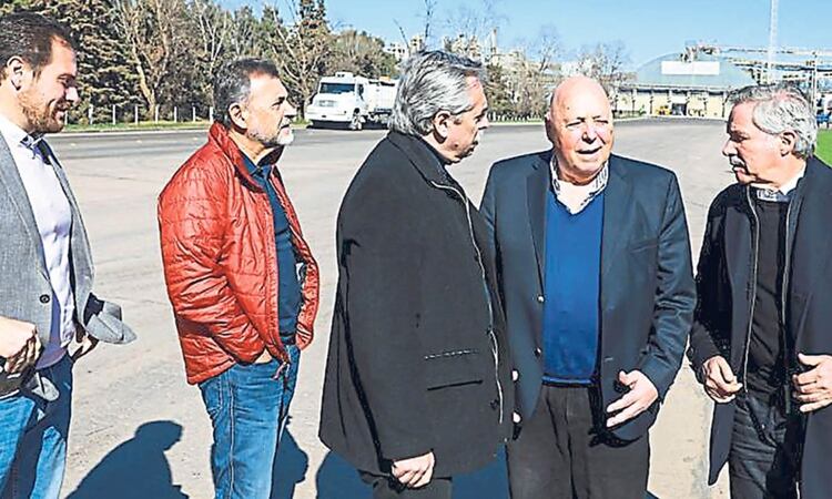 Alberto Fernández de visita de campaña en Córdoba con el empresario Urquía, Felipe Solá el senador Carlos Caserio. 