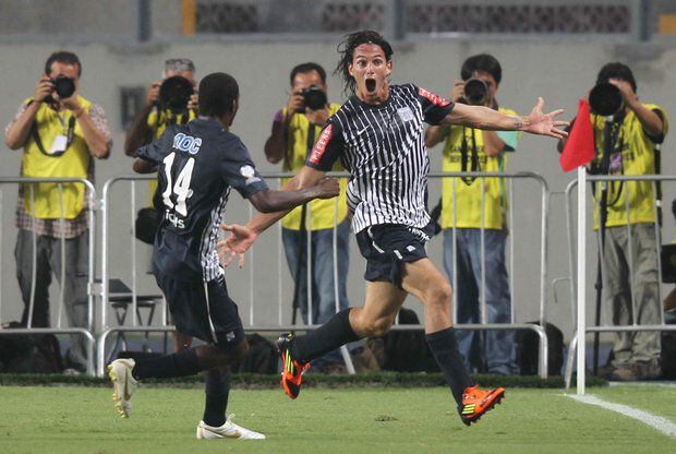 José Carlos Fernández celebrando su gol a Nacional de Uruguay en victoria de Alianza Lima por 1 a 0. | Foto: EFE