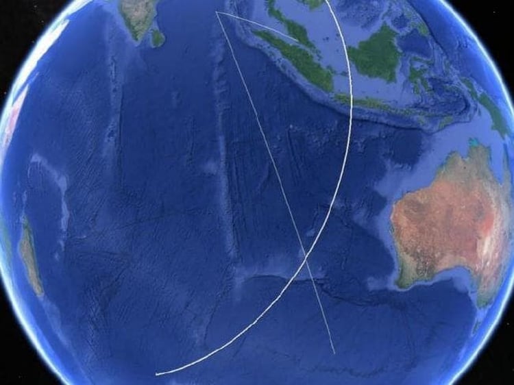 El centro de la x es el lugar en donde el satélite intentó por última vez conectarse con el avión. Se cree que la nave se estrelló en el Océano Indico del Sur 