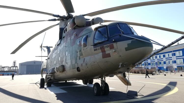 El nuevo Mi-26 pesa 28 toneladas y puede cargar hasta 80 soldados equipados o vehÃ­culos blindados (Fotos: Ricardo Marquina MontaÃ±ana)