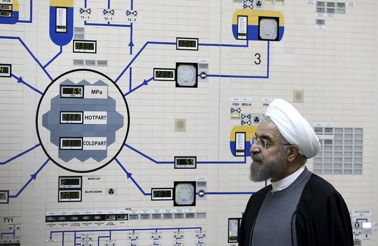 El presidente iranÃ­ Hassan Rohani visita la planta nuclear de Bushehr (Archivo/AP/Iranian Presidency Office, Mohammad Berno)