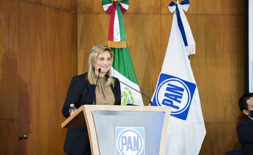 Maru Campos anunció que no repartirá los libros de texto (PAN)