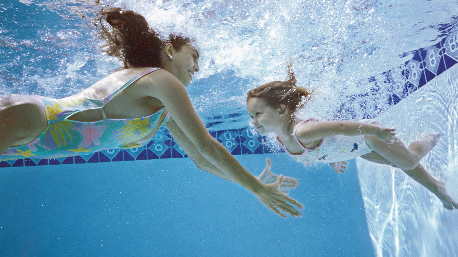 El ahogamiento es una tragedia prevenible que puede ocurrir en cualquier momento y lugar. Aprender a nadar es una medida preventiva básica (Getty)