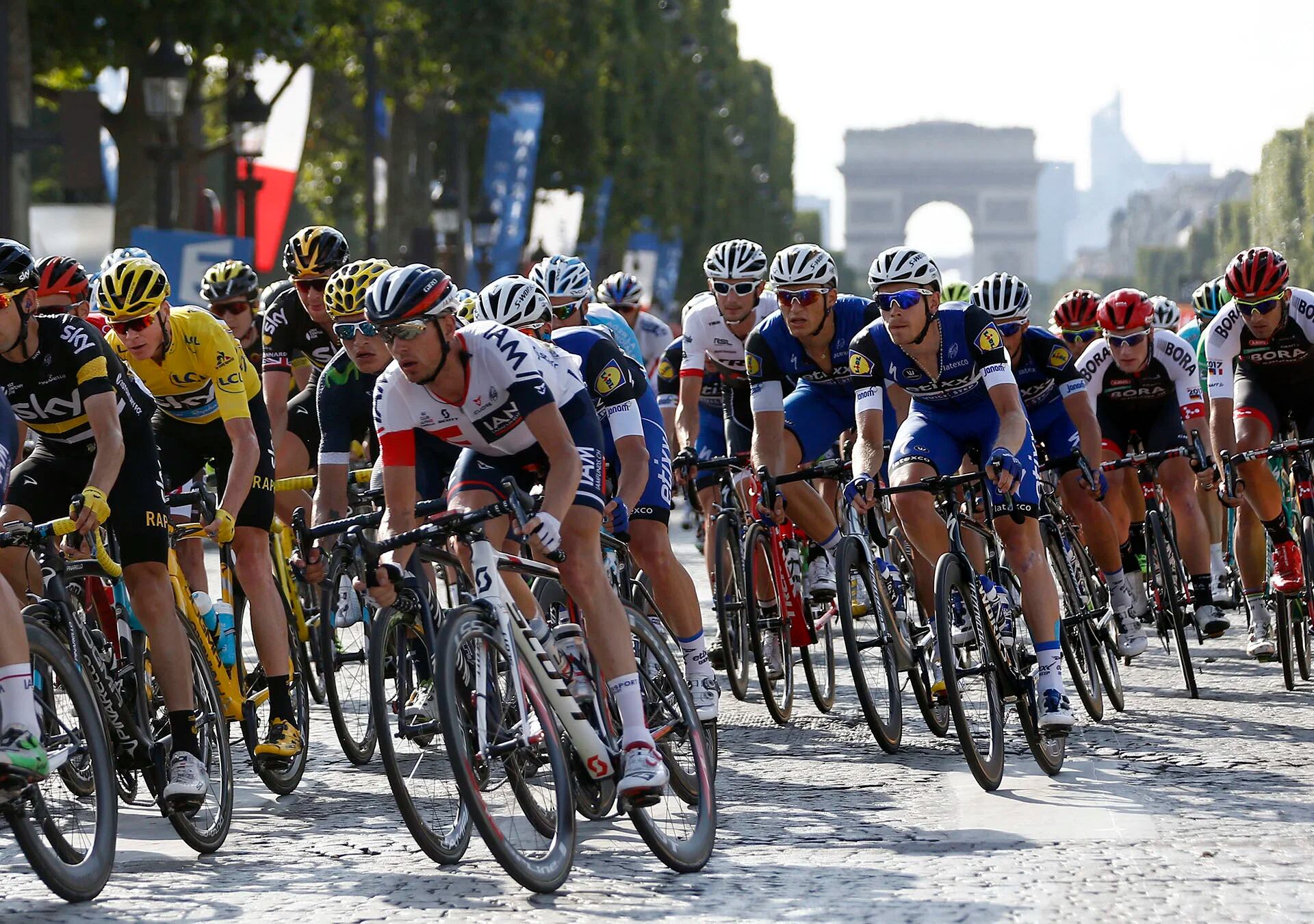 El Tour contó con 198 ciclistas dividos en 22 equipos (EFE)