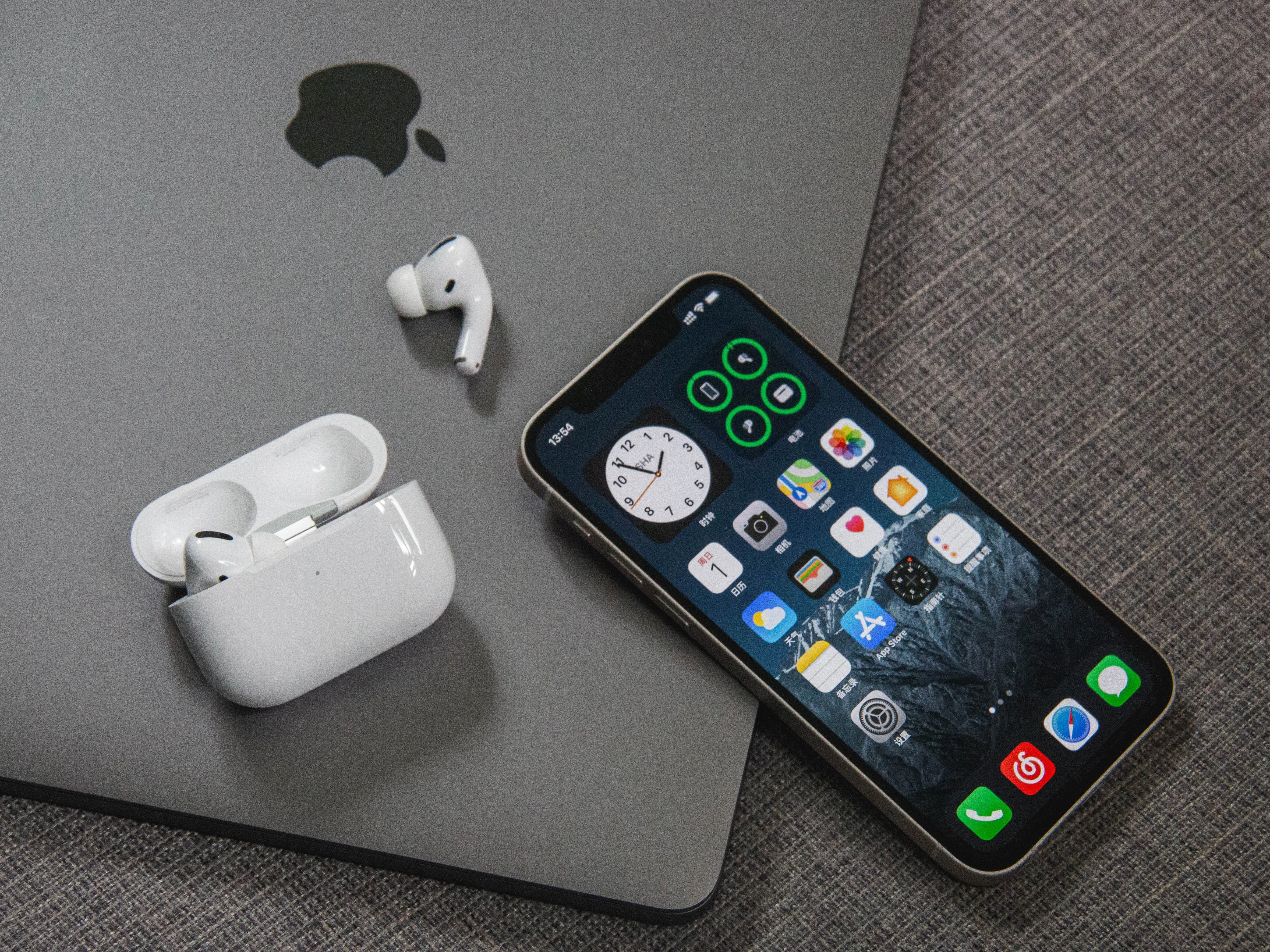 Apple lanzaría la nueva versión del sistema operativo junto al iPhone 15. (Unsplash)