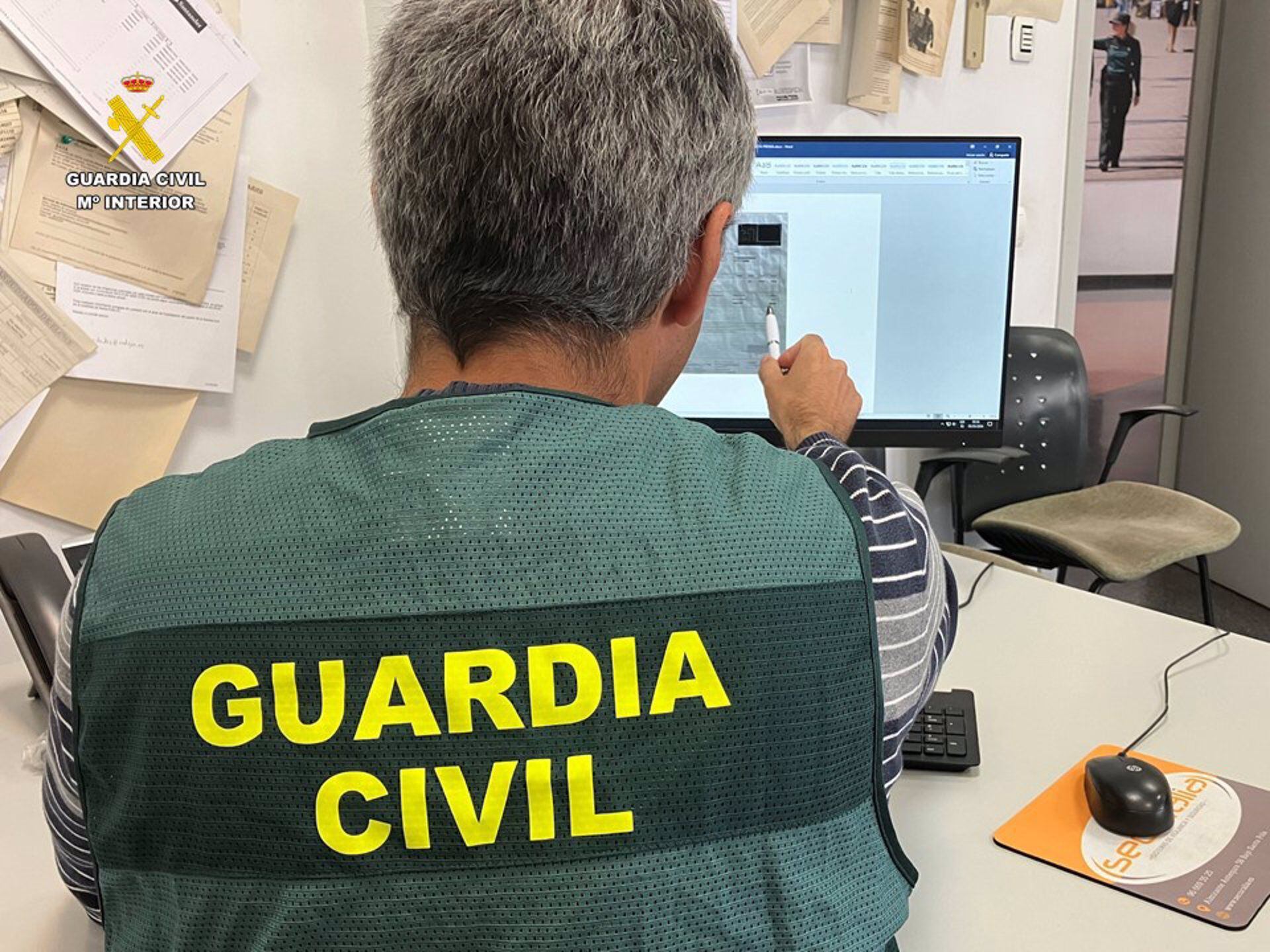 El Tribunal Superior de Cantabria reconoce a un guardia civil el derecho a trabajar también como actor y cámara de tv