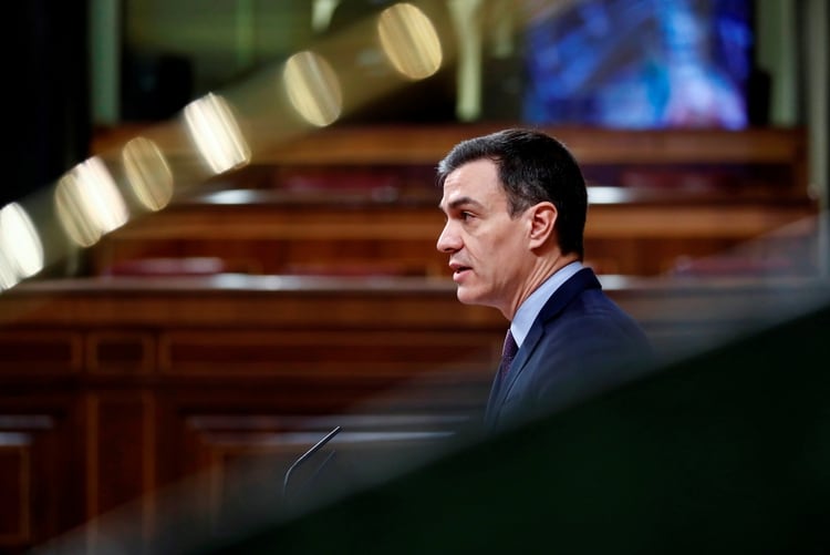 El presidente español Pedro Sánchez habla sobre la enfermedad coronavirus (COVID-19) en el Parlamento de Madrid, España, el 18 de marzo de 2020 (Mariscal/Pool via REUTERS)