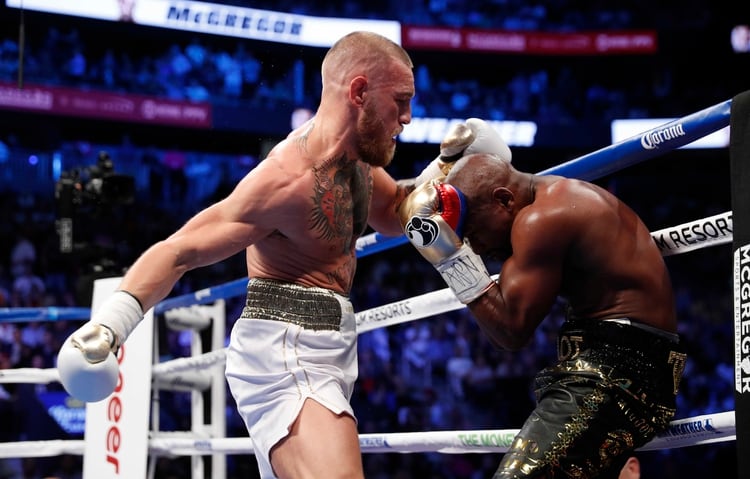 Conor McGregor está convencido de que puede derrotar a Floyd Mayweather Jr. en un nuevo combate de boxeo (REUTERS/Steve Marcus)
