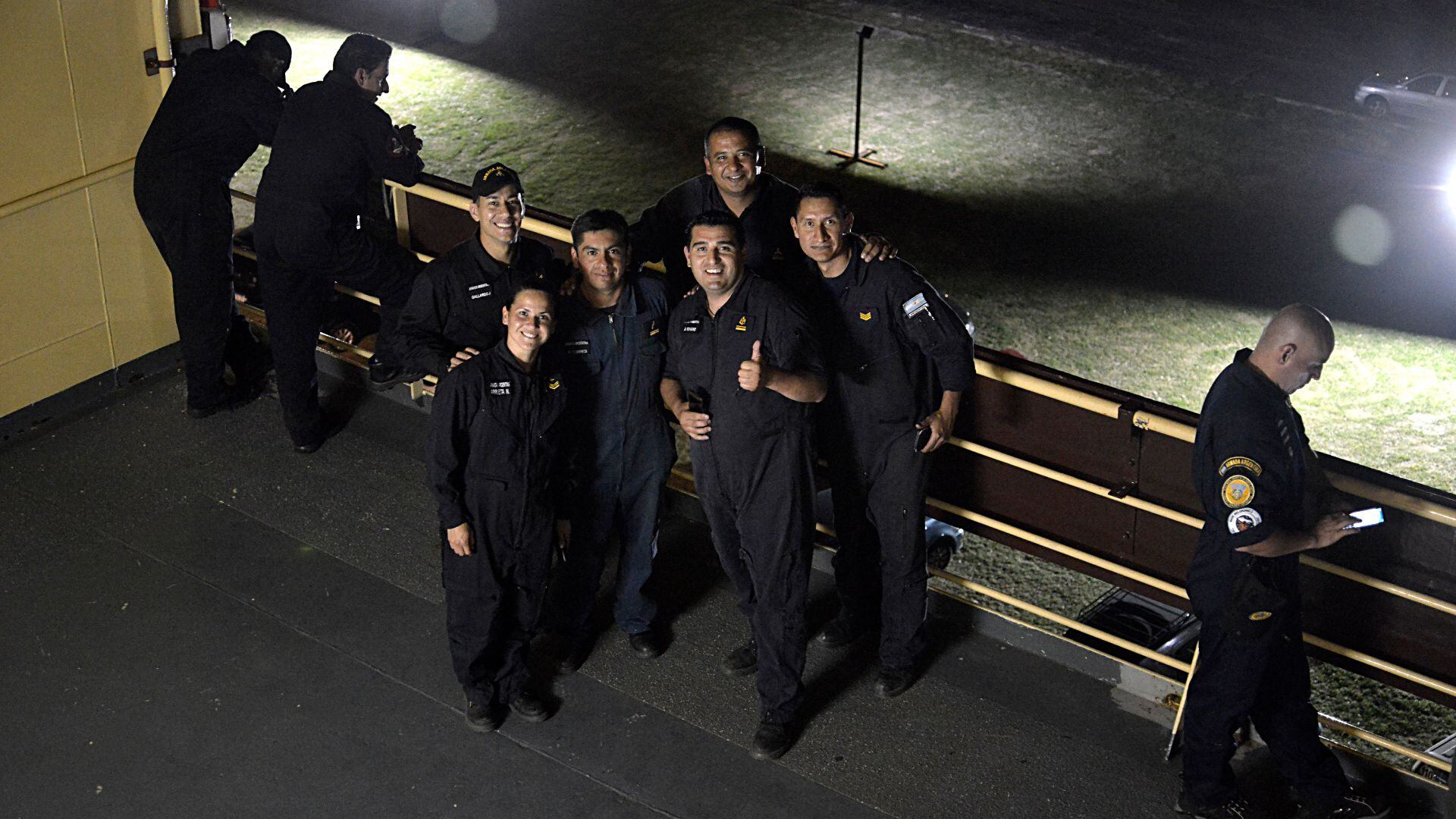 Los tripulantes del ARA Almirante Irizar, momentos antes de zarpar.