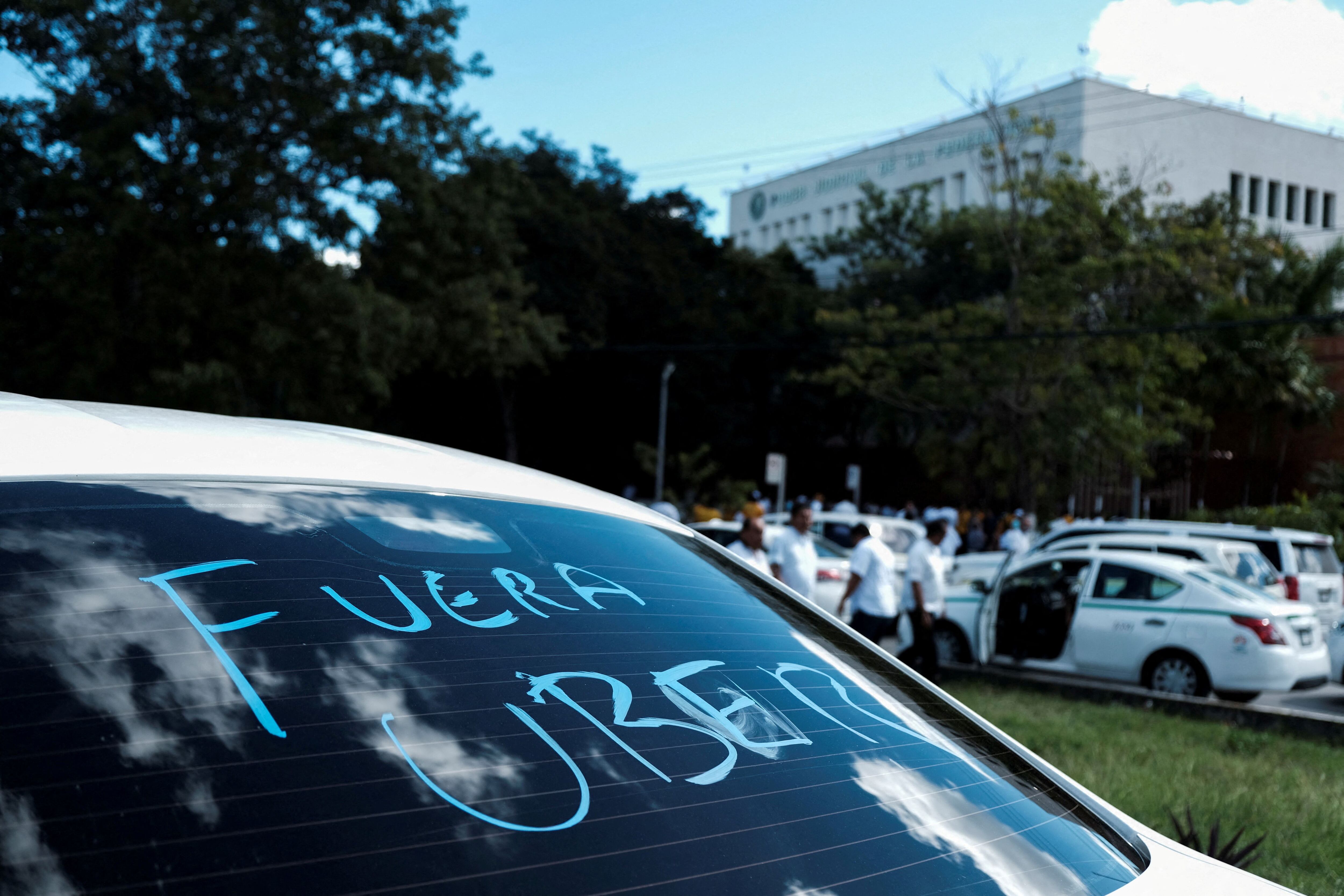 Desde el pasado 19 de enero los conflictos entre taxistas y conductores de Uber son constantes. REUTERS/Paola Chiomante