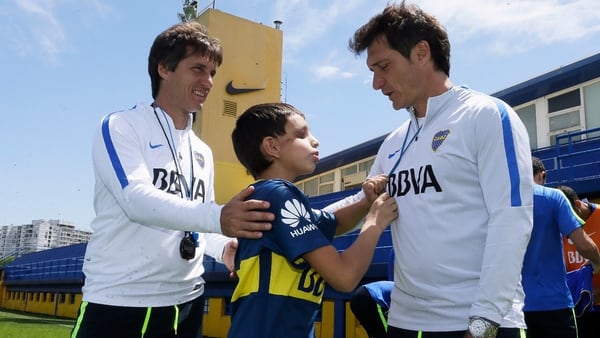 Los mellizos Gustavo y Guillermo Barros Schelotto lo saludaron y conversaron sobre Boca (Club Atlético Boca Juniors)