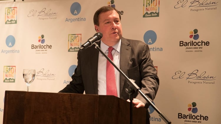 El gobernador de Río Negro Alberto Weretineck presentó una demanda contra el el DNU de Macri
