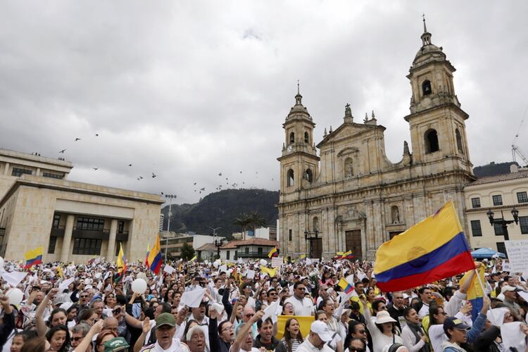 Los colombianos salieron a manifestar contra la violencia terrorista (REUTERS/Luisa Gonzalez)