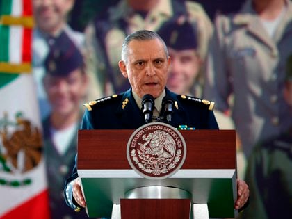 El general Cienfuegos Zepeda, ex titular de la Sedena de 2012 a 2018, fue arrestado el 15 de octubre pasado, en California. Autoridades norteamericanas le acusaron de distribuir narcóticos (Foto: EFE/José Méndez)
