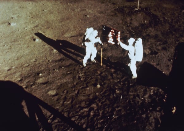 Los astronautas Neil ArmstrongÂ yÂ Edwin AldrinÂ sobre la superficie lunar en la misiÃ³n del Apolo 11,Â julio deÂ 1969. (NASA/The LIFE Picture Collection/Getty Images)
