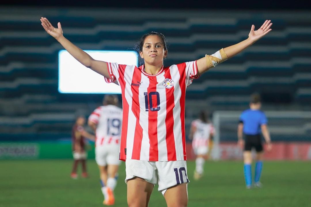 Fátima Acosta ha convertido un total de 6 goles a lo largo del Sudamericano, siendo la principal referente de las guaraníes - crédito @albirroja/Instagram