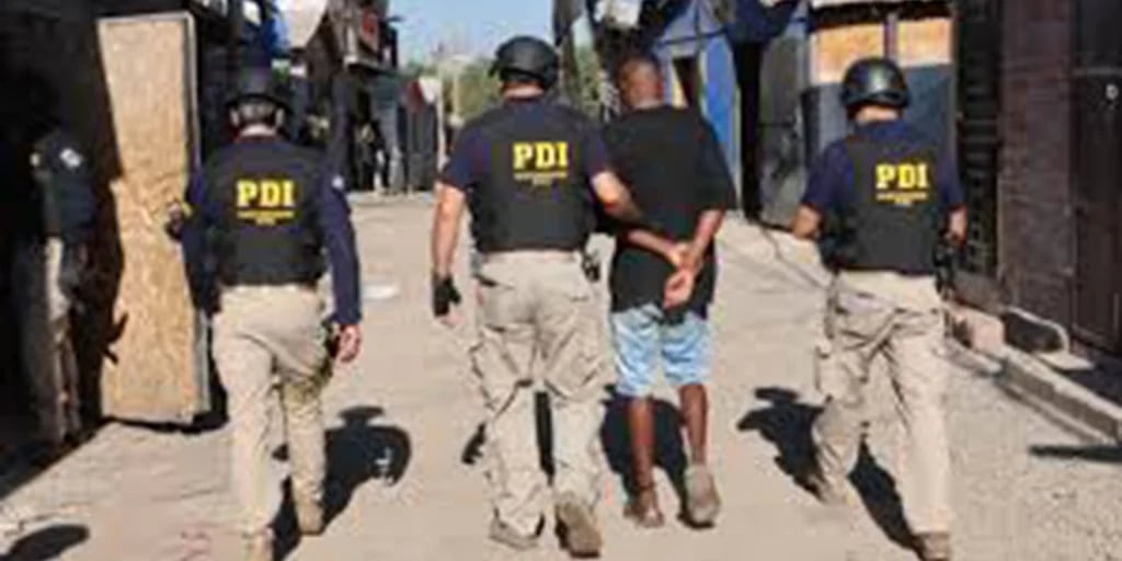 Persecución, choque y vuelco en Castelar: la policía detuvo a cuatro delincuentes que huían tras un robo