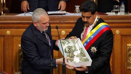 Adel El Zabayar junto a Nicolás Maduro