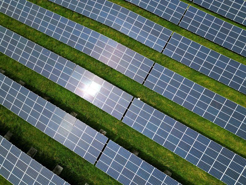 Paneles solares en ayudan con el ahorro de energía (archivo) 