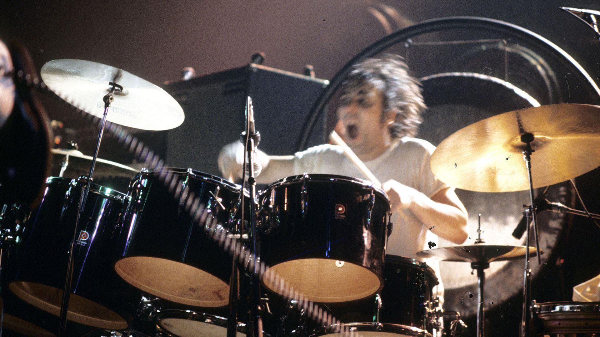 En los últimos años, Keith Moon colapsó varias veces en escena y debió ser llevado al hospital (Photo by Anwar Hussein/WireImage)
