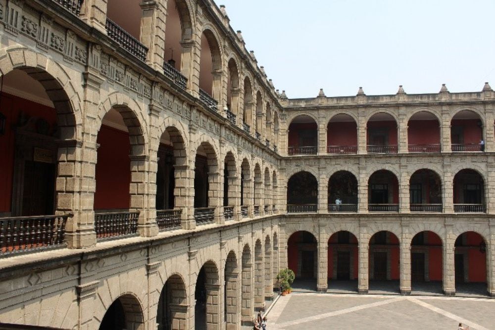Un intruso se paseo por los pasillos de Palacio Nacional. (Gobierno de México)