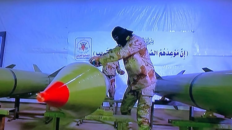 Así preparan los misiles los terrorista de las brigadas Al Quds