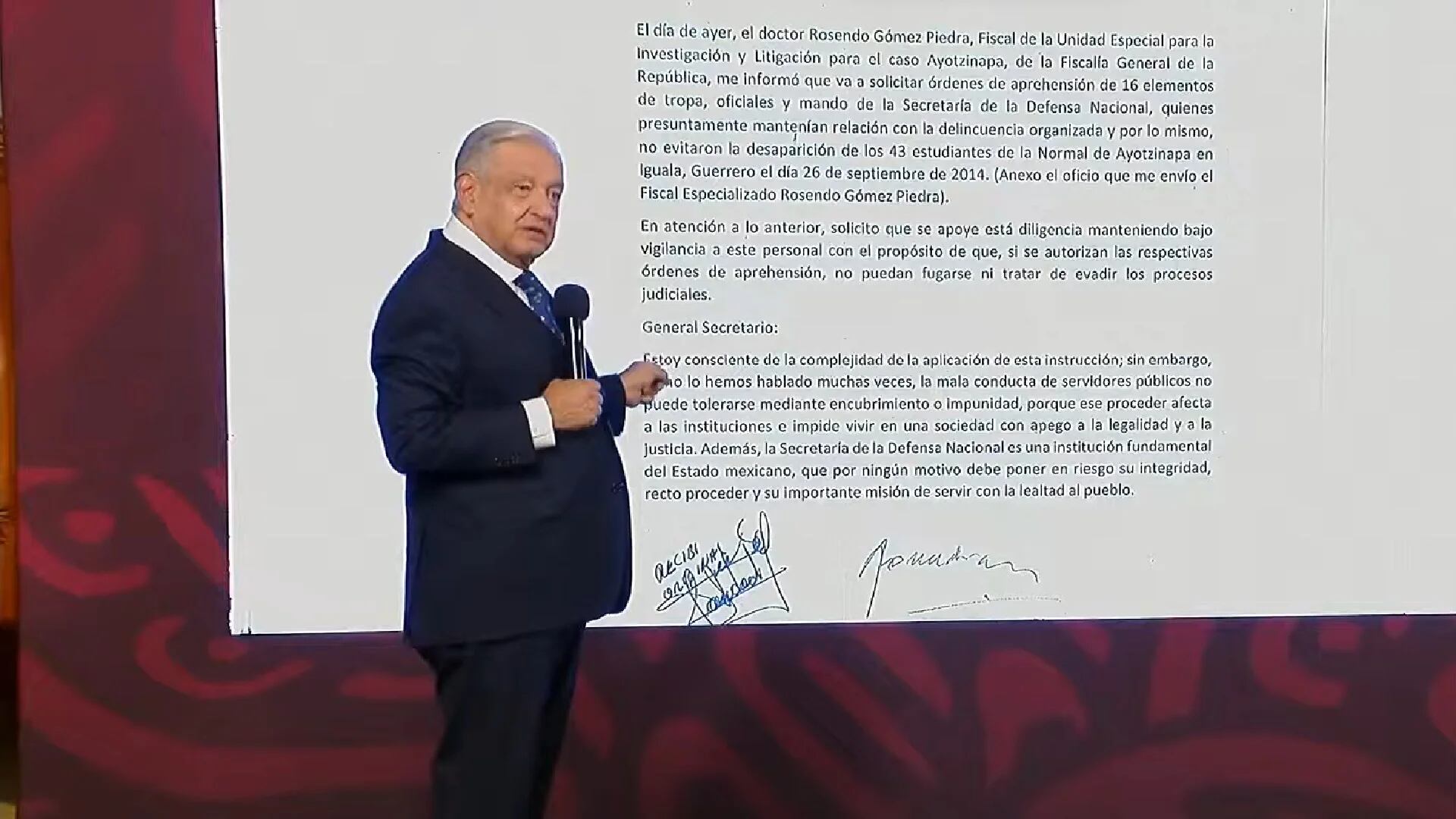 El presidente López Obrador hizo públicas dos cartas que envió a la Sedena sobre la detención se elementos del Ejército ligados a la desaparición de los estudiantes. (Presidencia)