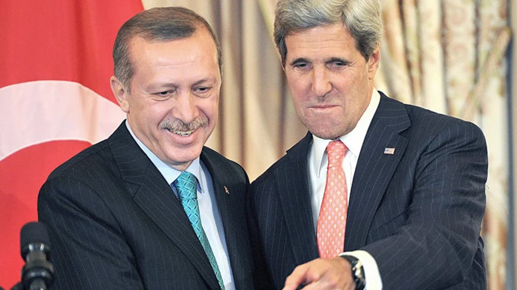 Recep Erdogan y John Kerry (AFP)