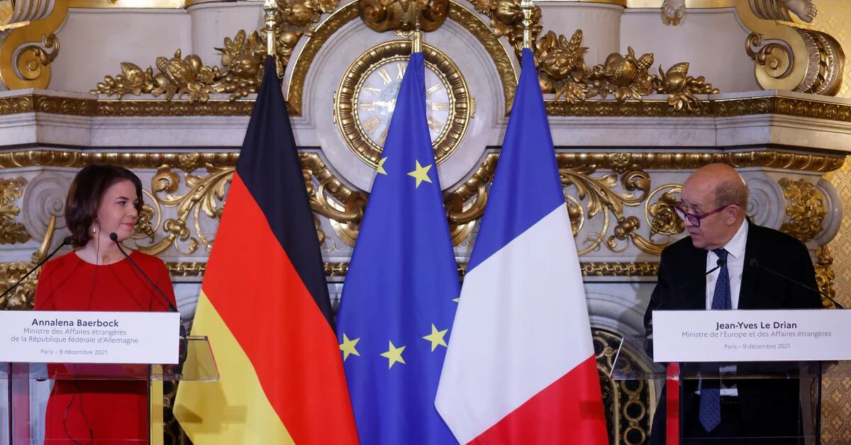 The foreign ministers of France and Germany will travel to Ukraine on February 7