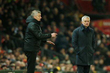 José Mourinho también cargó contra Ole Gunnar Solskjaer su predecesor en el banquillo del Manchester United (Foto: REUTERS)