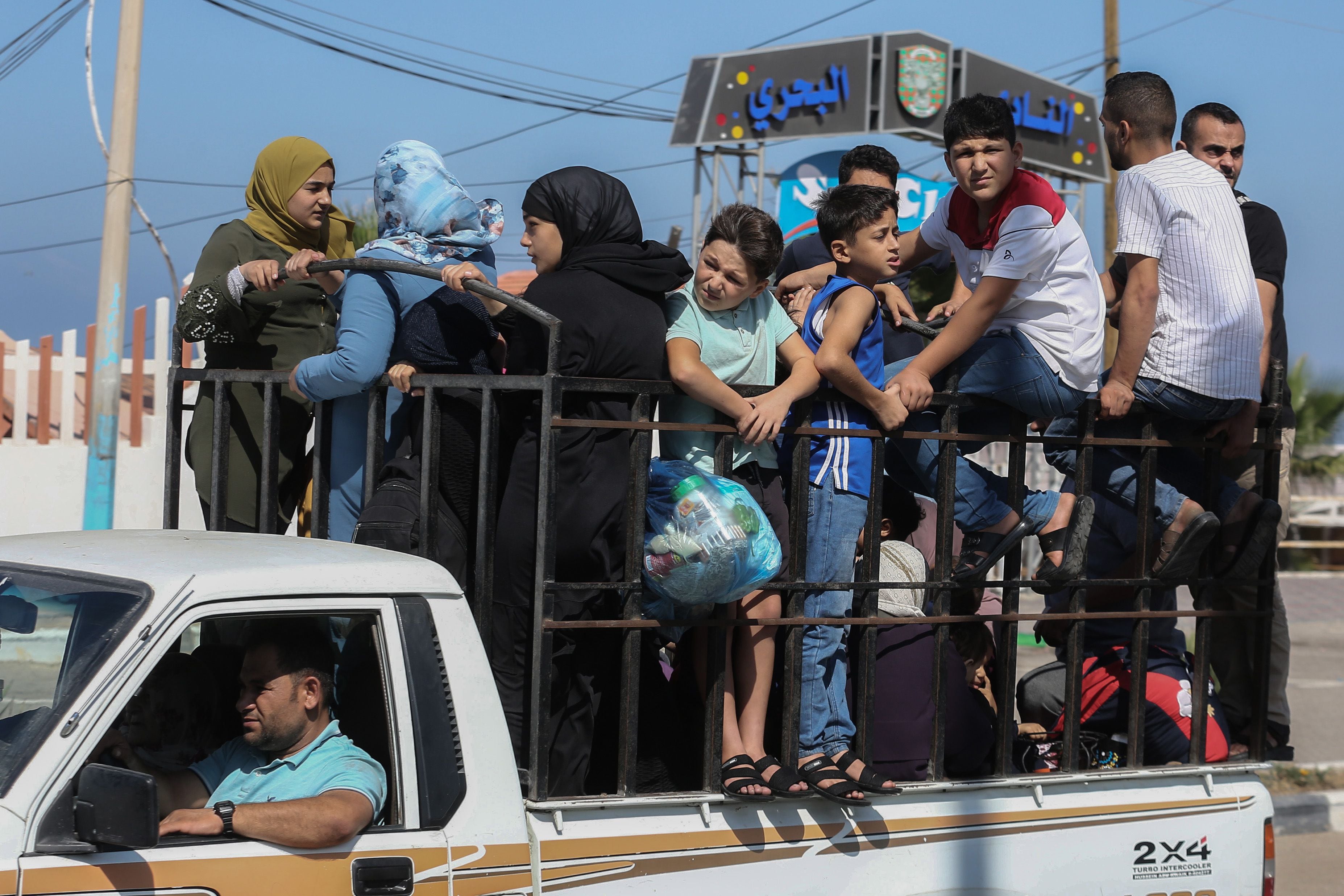 El Ejército israelí dio hoy un ultimátum a la Franja e instó a toda su población civil del norte y de ciudad de Gaza a desplazarse hacia el sur  (Mohammed Talatene/dpa)
